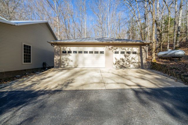 1934 Hog Creek Rd, Waynesboro, TN 38485