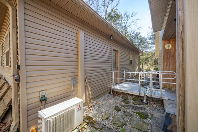 1934 Hog Creek Rd, Waynesboro, TN 38485