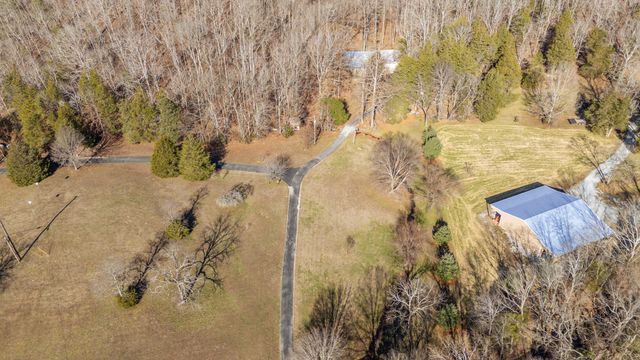 1934 Hog Creek Rd, Waynesboro, TN 38485