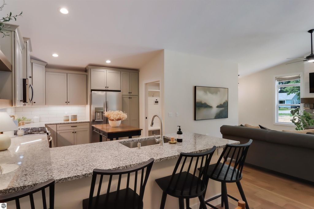 Image 11 of property listing at 1733 Linden Avenue # 17, Traverse City, MI 49686