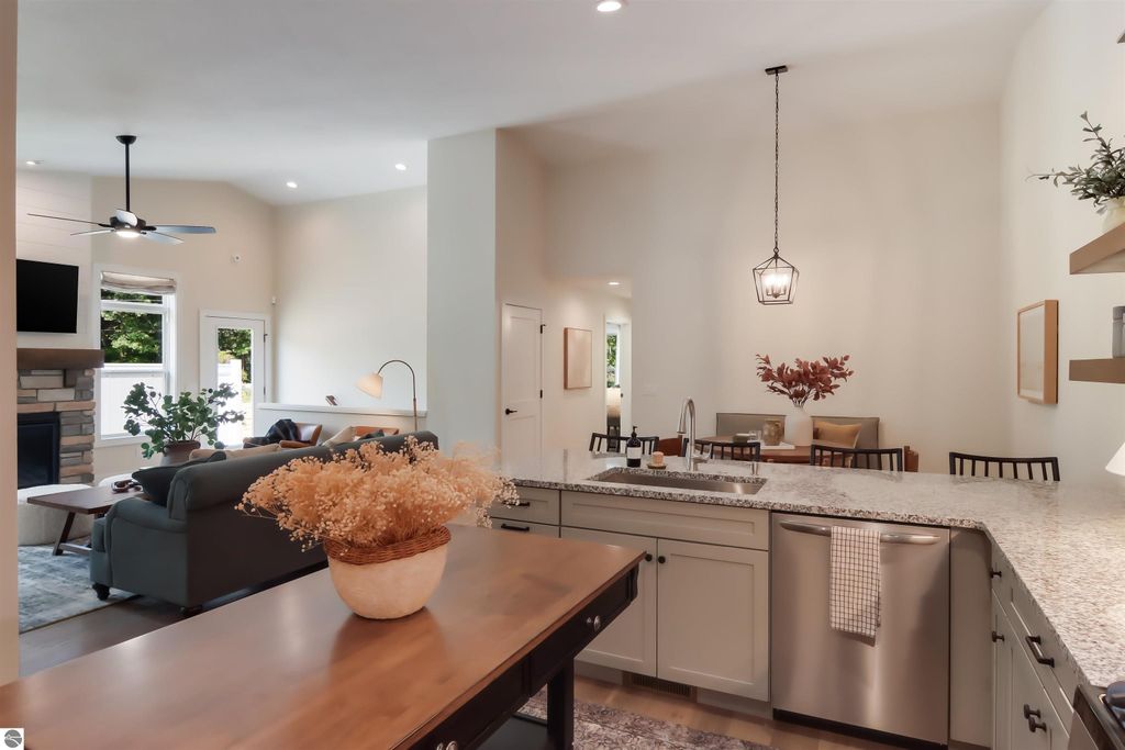 Image 13 of property listing at 1733 Linden Avenue # 17, Traverse City, MI 49686