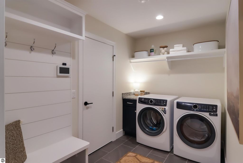 Image 15 of property listing at 1733 Linden Avenue # 17, Traverse City, MI 49686