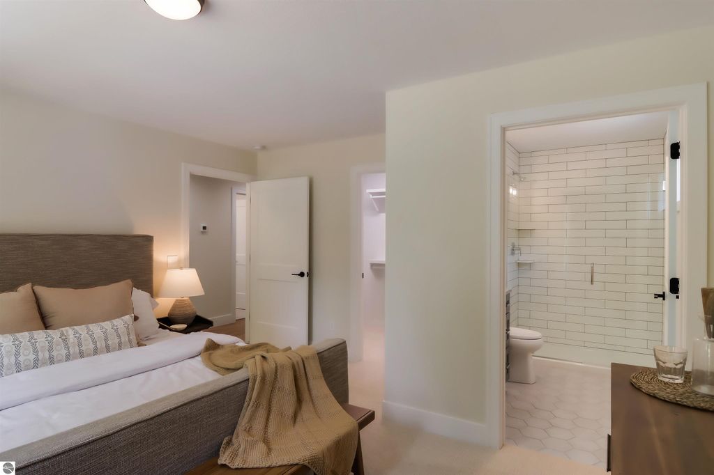 Image 18 of property listing at 1733 Linden Avenue # 17, Traverse City, MI 49686