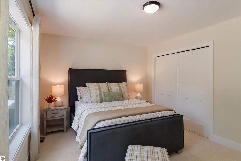 Image 22 of property listing at 1733 Linden Avenue # 17, Traverse City, MI 49686