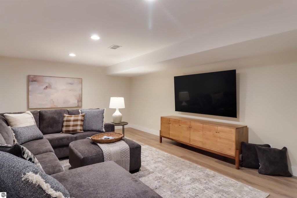 Image 27 of property listing at 1733 Linden Avenue # 17, Traverse City, MI 49686