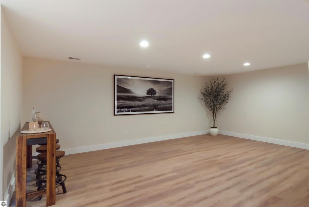 Image 28 of property listing at 1733 Linden Avenue # 17, Traverse City, MI 49686