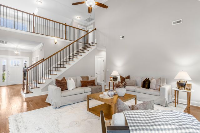 595 Deer Valley Dr, Hixson, TN 37343