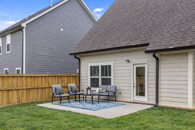 595 Deer Valley Dr, Hixson, TN 37343