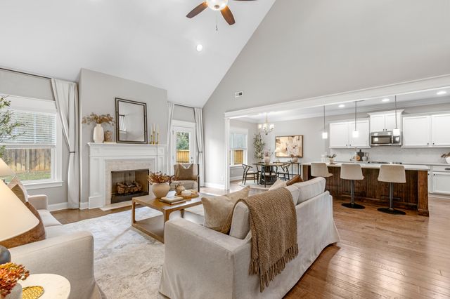 595 Deer Valley Dr, Hixson, TN 37343