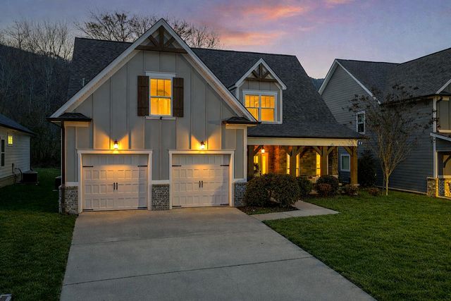 595 Deer Valley Dr, Hixson, TN 37343