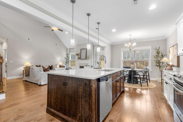 595 Deer Valley Dr, Hixson, TN 37343