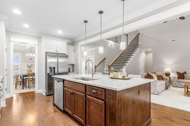 595 Deer Valley Dr, Hixson, TN 37343