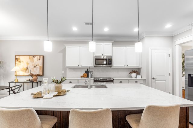 595 Deer Valley Dr, Hixson, TN 37343