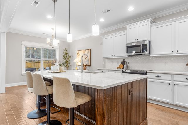 595 Deer Valley Dr, Hixson, TN 37343