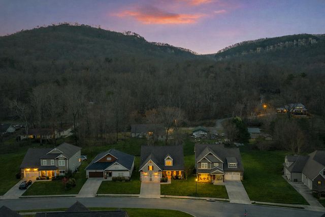 595 Deer Valley Dr, Hixson, TN 37343