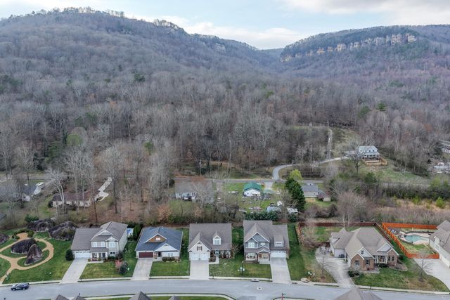 595 Deer Valley Dr, Hixson, TN 37343