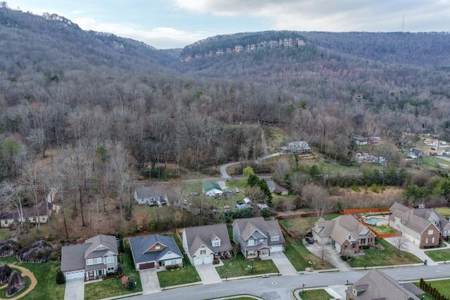 595 Deer Valley Dr, Hixson, TN 37343