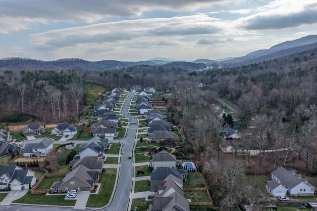 595 Deer Valley Dr, Hixson, TN 37343