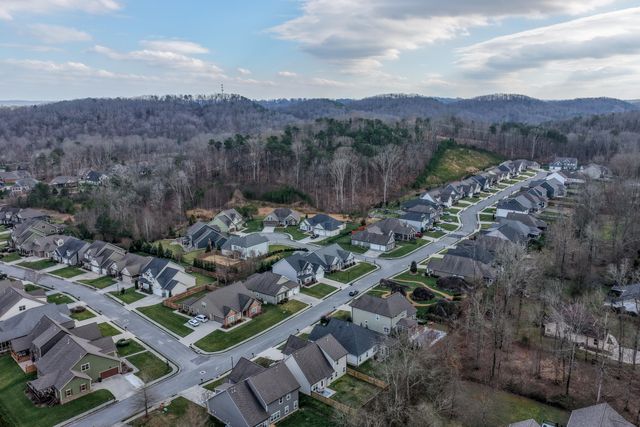 595 Deer Valley Dr, Hixson, TN 37343