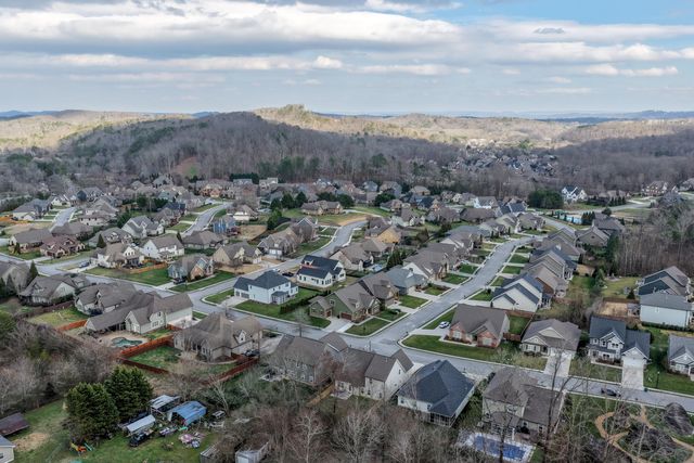 595 Deer Valley Dr, Hixson, TN 37343