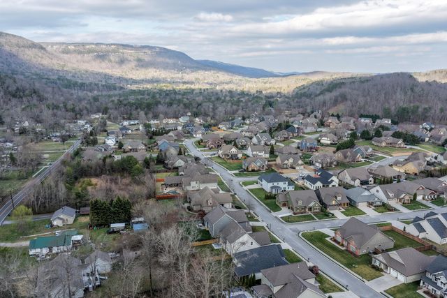 595 Deer Valley Dr, Hixson, TN 37343