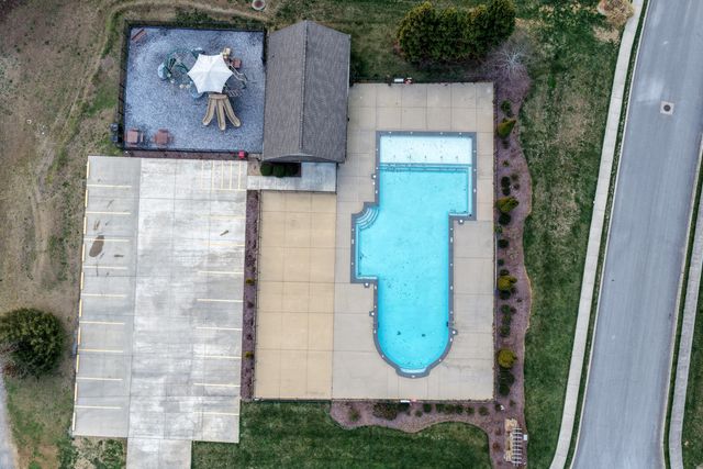 595 Deer Valley Dr, Hixson, TN 37343