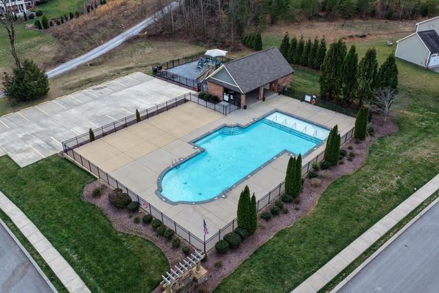 595 Deer Valley Dr, Hixson, TN 37343