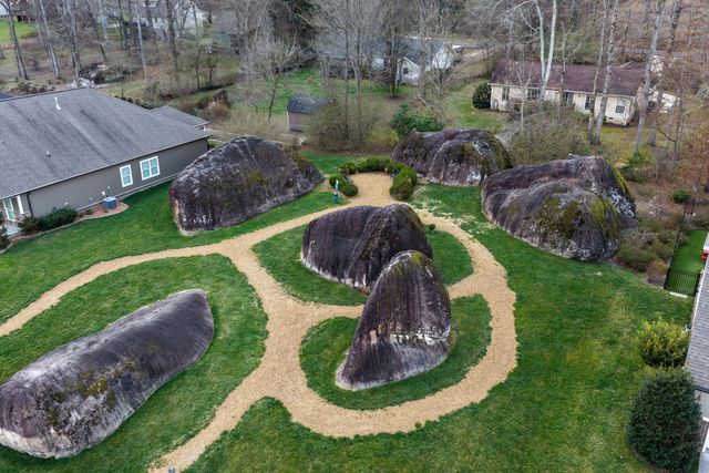 595 Deer Valley Dr, Hixson, TN 37343