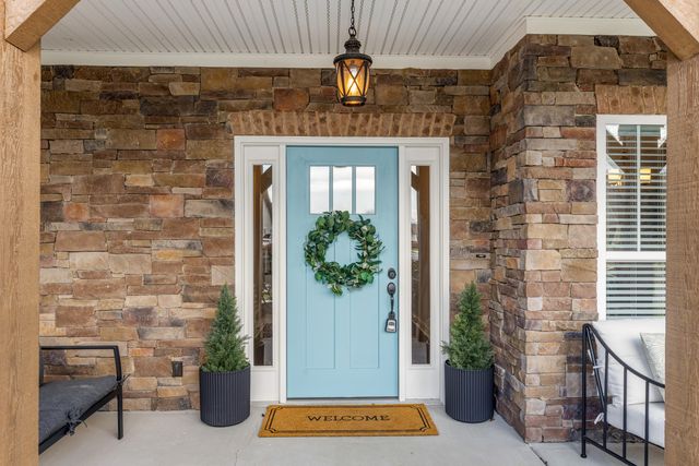 595 Deer Valley Dr, Hixson, TN 37343