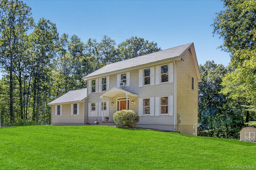 25 Country Pond Lane, Modena, NY 12548