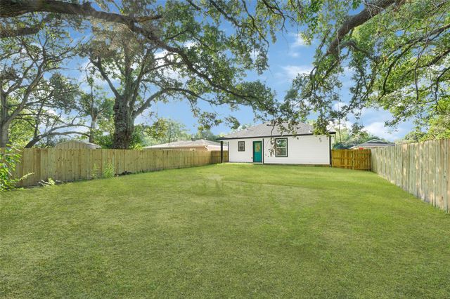 6024 Jackson Ln, Texas City, TX 77591