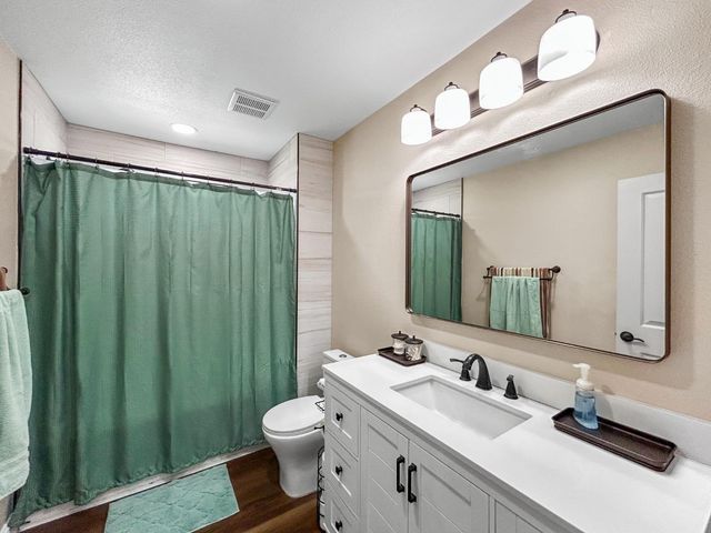 560 W Stuart Avenue, Clovis, CA 93612