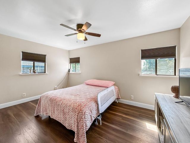 560 W Stuart Avenue, Clovis, CA 93612