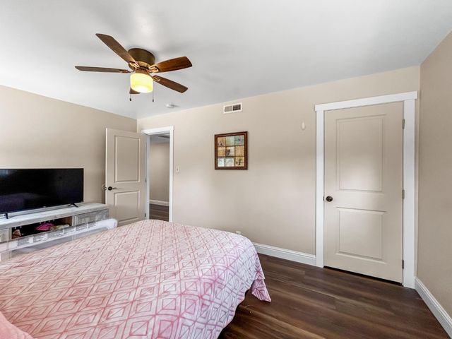 560 W Stuart Avenue, Clovis, CA 93612