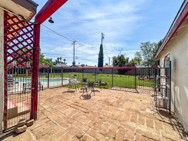 560 W Stuart Avenue, Clovis, CA 93612