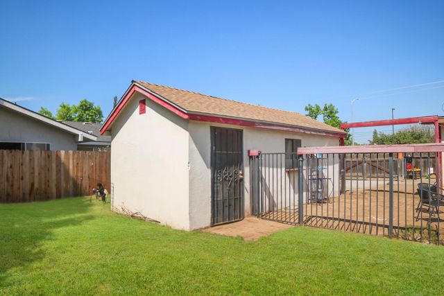 560 W Stuart Avenue, Clovis, CA 93612