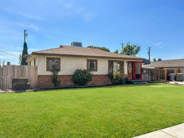 560 W Stuart Avenue, Clovis, CA 93612