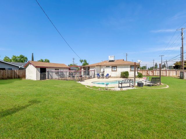 560 W Stuart Avenue, Clovis, CA 93612