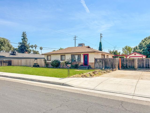 560 W Stuart Avenue, Clovis, CA 93612