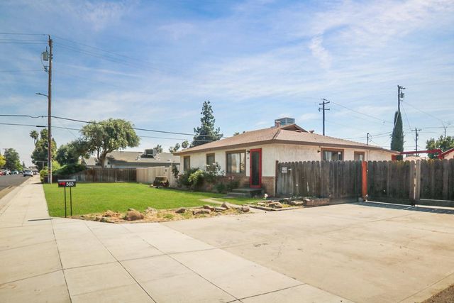560 W Stuart Avenue, Clovis, CA 93612