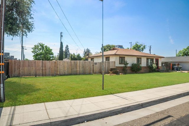 560 W Stuart Avenue, Clovis, CA 93612
