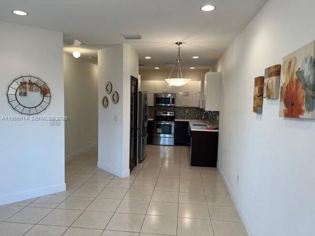 9952 NW 10th St 9952, Miami, FL 33172