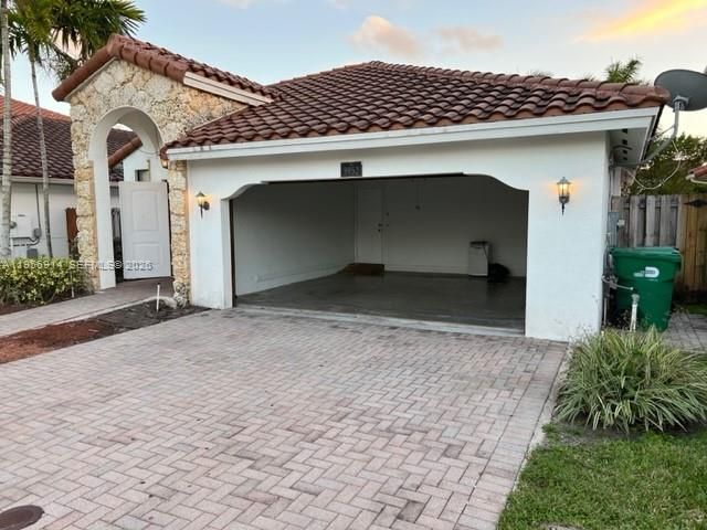 9952 NW 10th St 9952, Miami, FL 33172