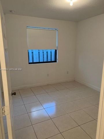 9952 NW 10th St 9952, Miami, FL 33172