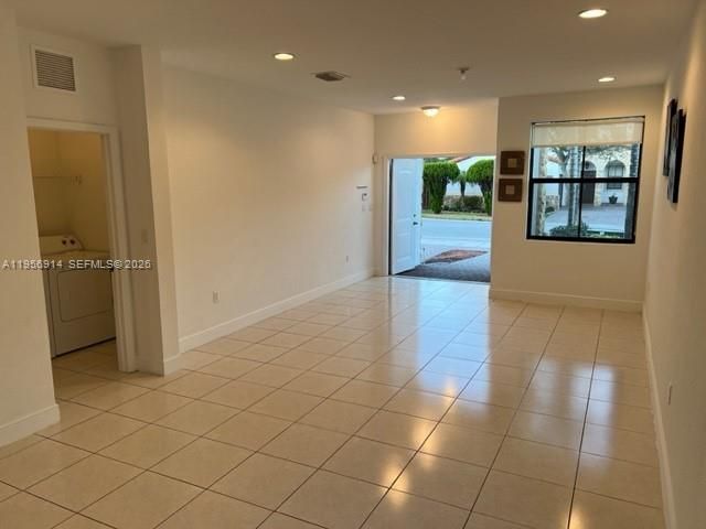 9952 NW 10th St 9952, Miami, FL 33172