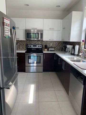 9952 NW 10th St 9952, Miami, FL 33172