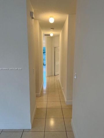 9952 NW 10th St 9952, Miami, FL 33172