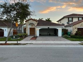 9952 NW 10th St 9952, Miami, FL 33172