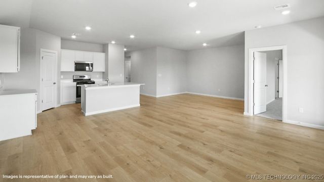 10025 E 131st Place S, Bixby, OK 74014