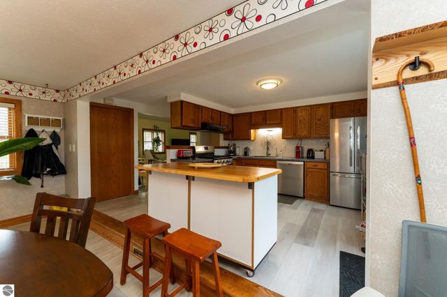 1735 Scully Road, Mt Pleasant, MI 48858